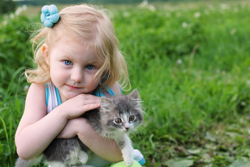Obraz premium girl with cat outdoor