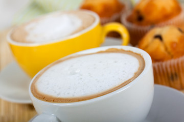 Frühstück mit Muffin,Kaffe,Orangensaft,.Milc