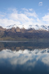 Fototapeta na wymiar Mountains reflected in still lake