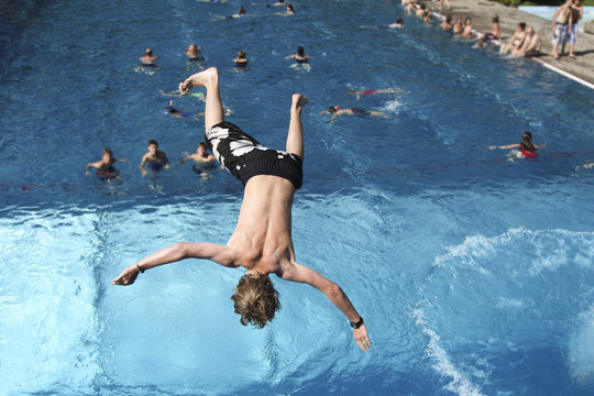 Flug im Freibad