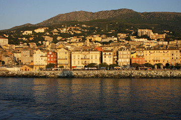 Fototapeta na wymiar Bastia o świcie
