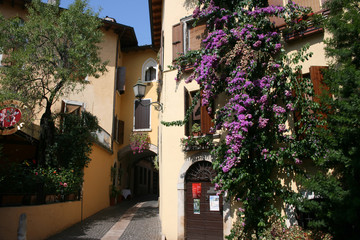 Naklejka premium Gardone Riviera 2