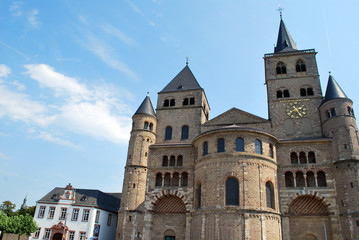 Fototapeta na wymiar Saint-Pierre Cathedral of Trier