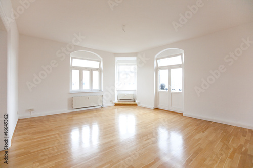 altbauwohnung wohnzimmer:Wohnzimmer einer leeren Altbauwohnung” Stockfotos und lizenzfreie altbauwohnung wohnzimmer:Wohnzimmer einer leeren Altbauwohnung” Stockfotos und lizenzfreie