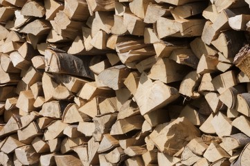 Holzscheite gestapelt