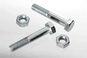 Schrauben und Muttern 4