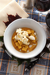 Polenta gialla condita con ricotta di Tolmino
