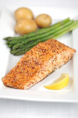 Salmon - Baked salmon steak with asparagus and potato