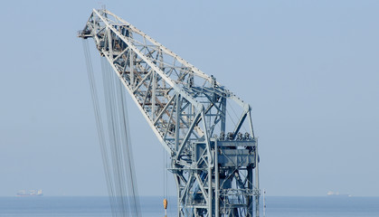 port crane