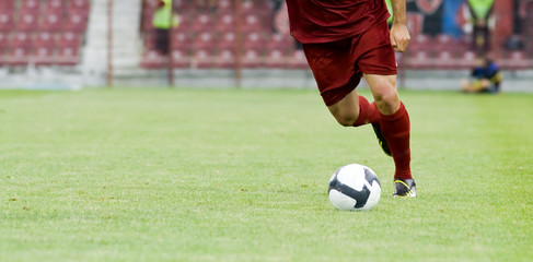 Obraz premium Soccer player running after the ball