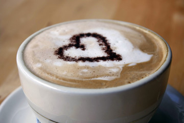 Corazón en ele café
