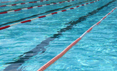 acqua azzura in piscina