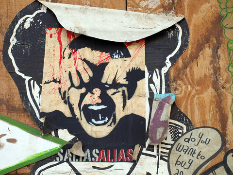 abgerissenes PasteUp - Powered by Adobe