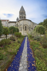 france; charente maritime; saintes : abbaye aux dames; et jardin