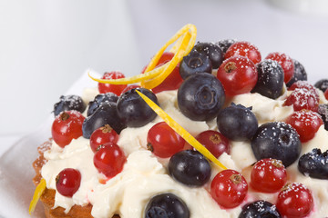 Mascarpone mit Beeren