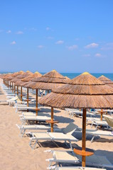 Sonnenschirme am Strand