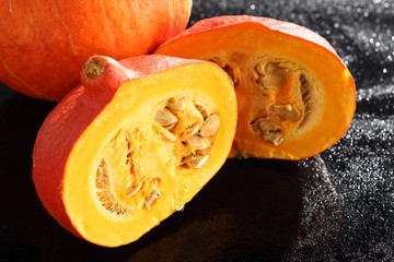 Kuerbis, Hokkaidokuerbis auf schwarzem Acryl