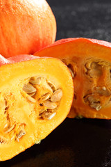 Kuerbis, Hokkaidokuerbis auf schwarzem Acryl