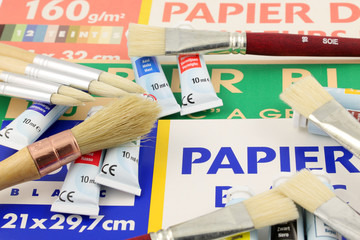 du matériel pour la peinture