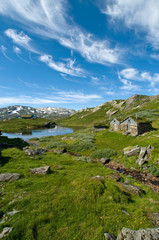 Fototapeta na wymiar Chata na Hardangervidda w Norwegii