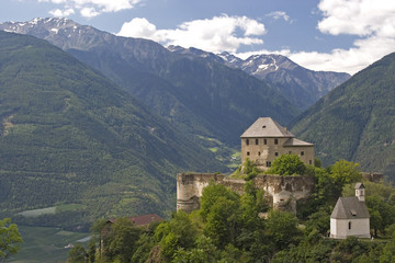 Fototapeta na wymiar Annaberg Zamek w Południowym Tyrolu