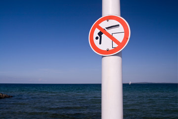 Warning - dont jump into the sea