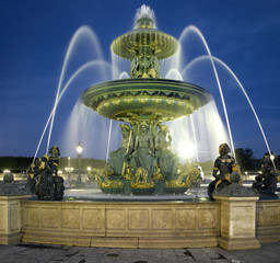 Paris: Fountain at the Place de la Concorde at night