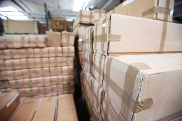 Kartons im Lager