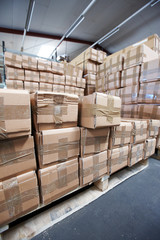 Kartons im Lager