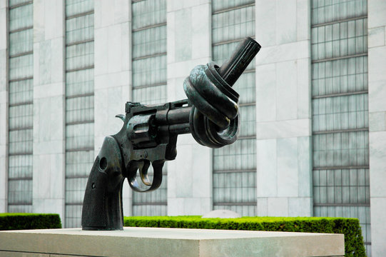 Denkmal am UNO-Gebäude, New York