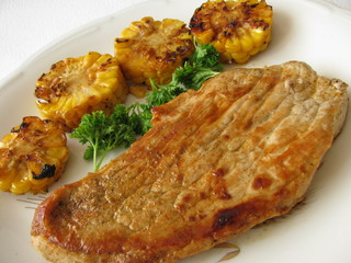 Schnitzel und Gemüsemais