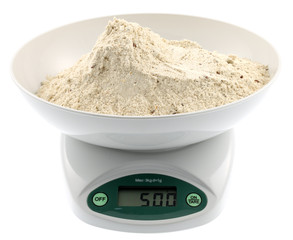 500 g de farine sur balance de cuisine