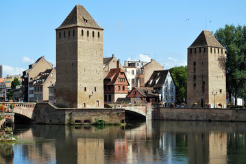 Fototapeta na wymiar Objęte Mosty Strasbourg