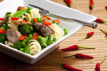 pasta with green vegetables and poultry meat