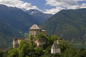 Fototapeta na wymiar Annaberg Zamek w Południowym Tyrolu
