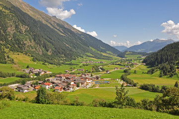 Fototapeta na wymiar widok Ridnauntal - Południowy Tyrol
