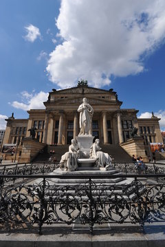 berlin thearter and statue