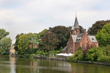 Fototapeta premium house by lake in Bruges