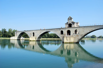 Au Pont d'Avignon