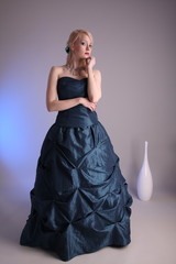 Young woman with prom dress © Sandra Kemppainen
