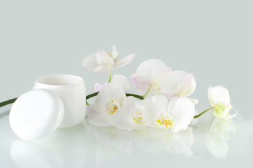 Obraz na płótnie Canvas Spa composition with white orchid