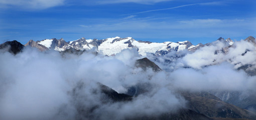 Fototapeta na wymiar Gletscher und Wolken - glaciers and clouds