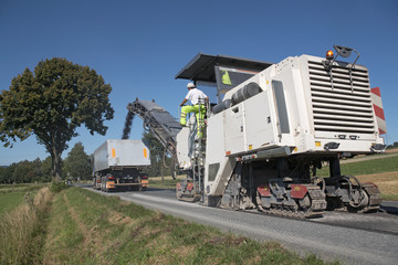 Milling the Asphalt Covering 01
