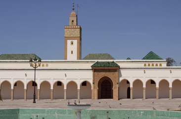 Fototapeta na wymiar Mosquée et minaret
