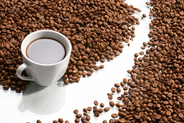 Cup with coffee, costing on coffee grain