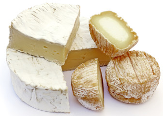 fromages de chèvre et camembert