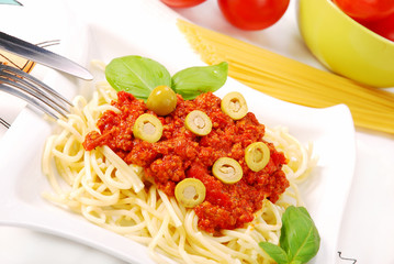 spaghetti with tomato sauce