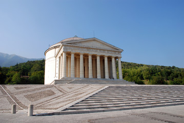 Possagno Tempio Canoviano e scalinata