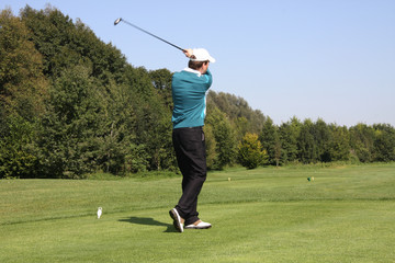 GOLF - Golfspieler beim Abschlag