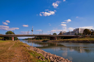 Fototapeta na wymiar Rzeka Neckar w Mannheim